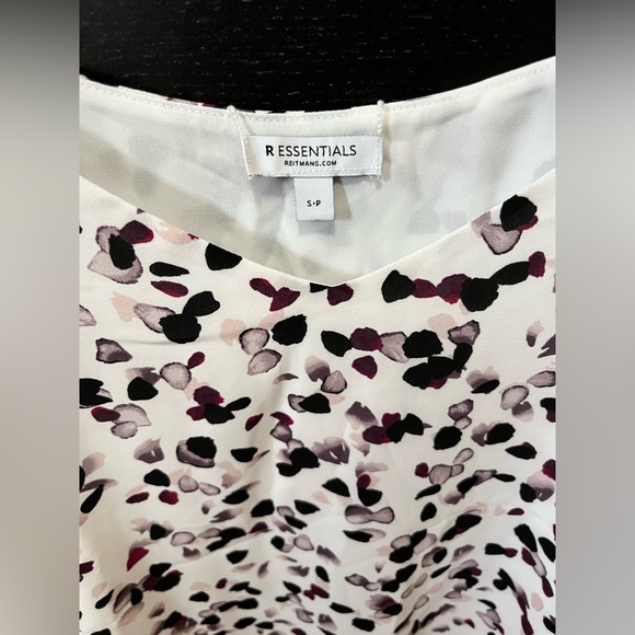 V-Neck Sleeveless Cami - Picture 3 of 8